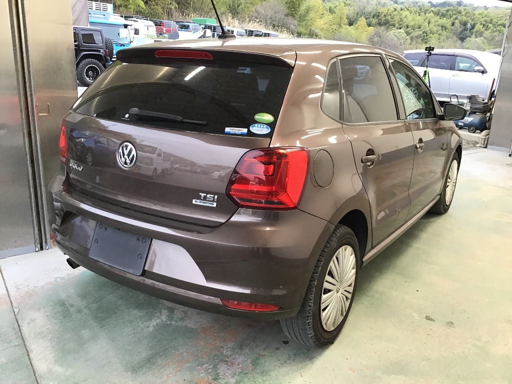 VOLKSWAGEN POLO