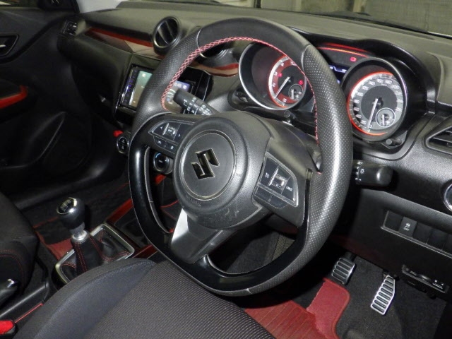 SUZUKI SWIFT