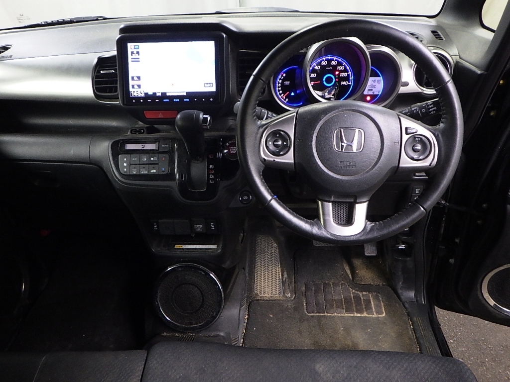 HONDA N-BOX SLASH