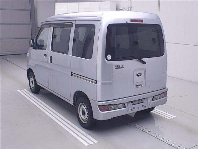 TOYOTA PIXIS VAN