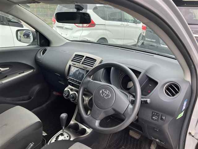 TOYOTA IST