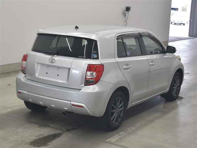 TOYOTA IST