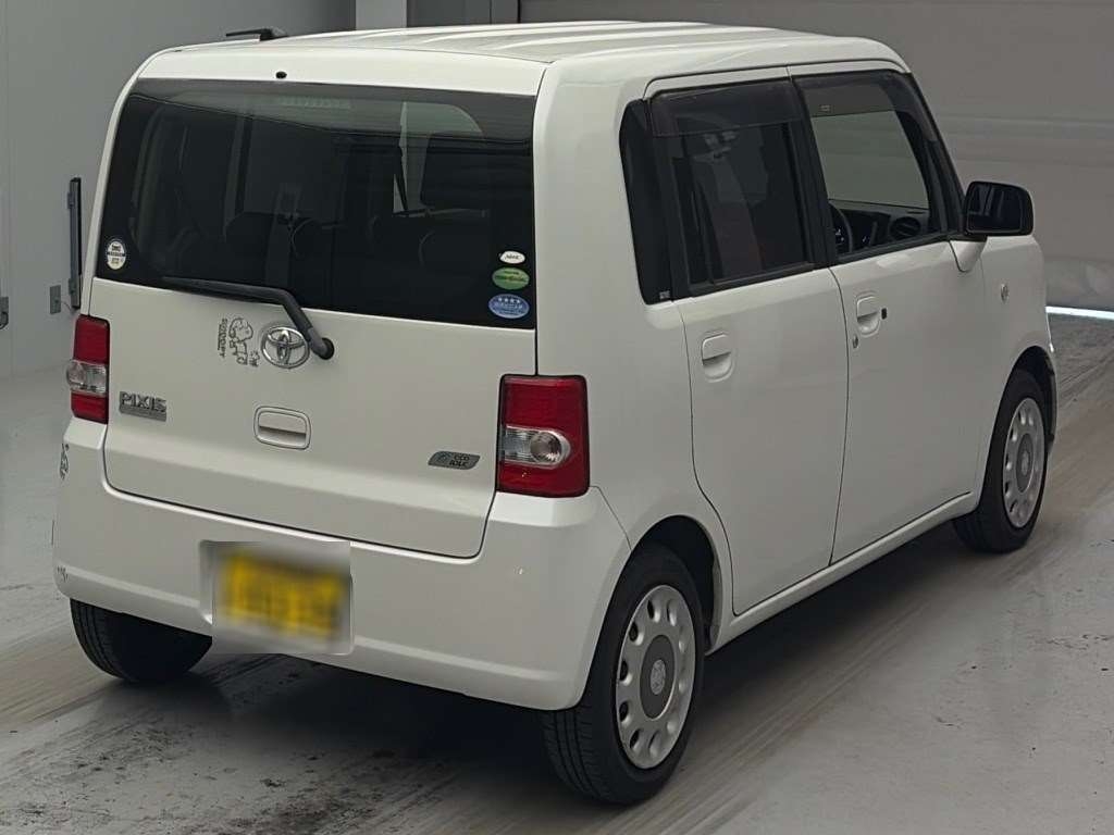 TOYOTA PIXIS SPACE