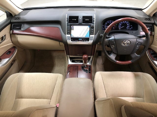 TOYOTA CROWN MAJESTA