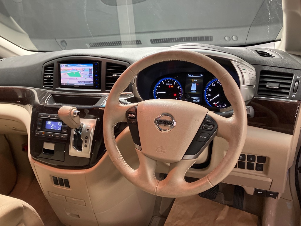 NISSAN ELGRAND