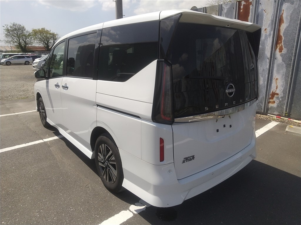 NISSAN SERENA
