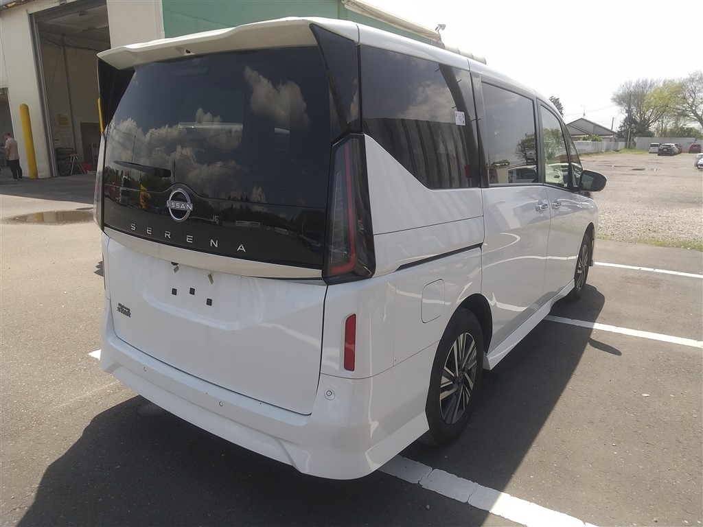 NISSAN SERENA
