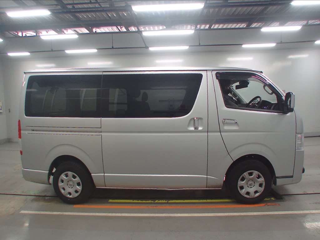 TOYOTA REGIUS ACE