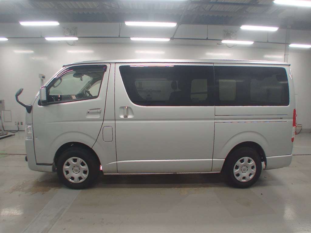 TOYOTA REGIUS ACE