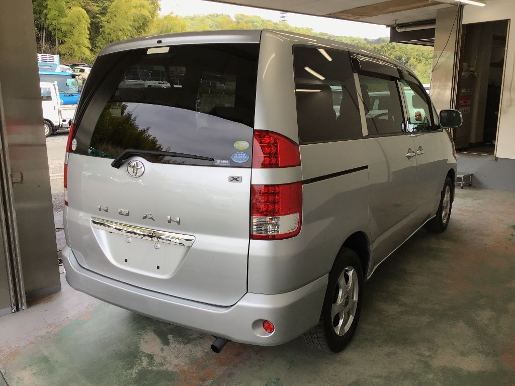 TOYOTA NOAH