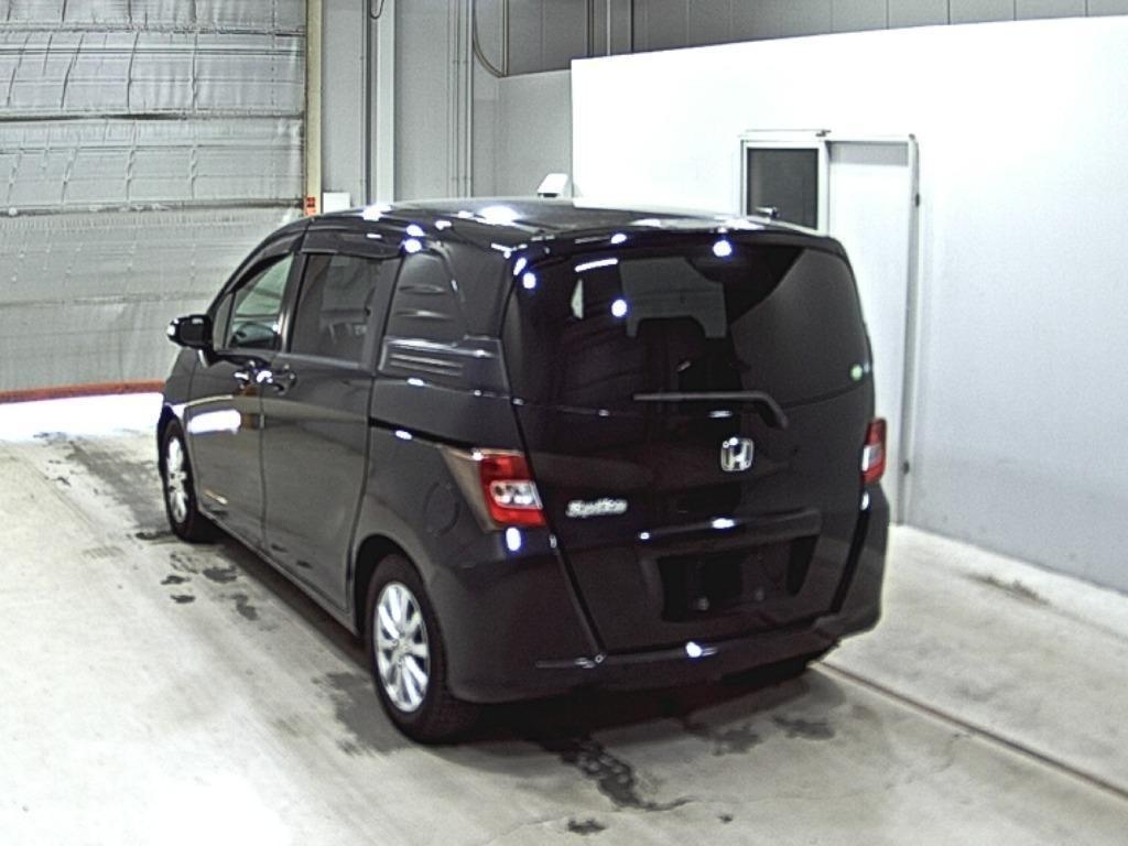 HONDA FREED SPIKE