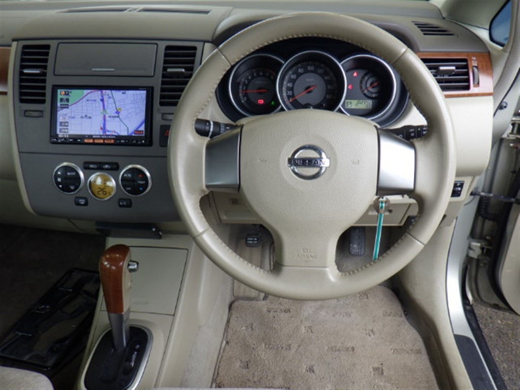NISSAN TIIDA LATIO