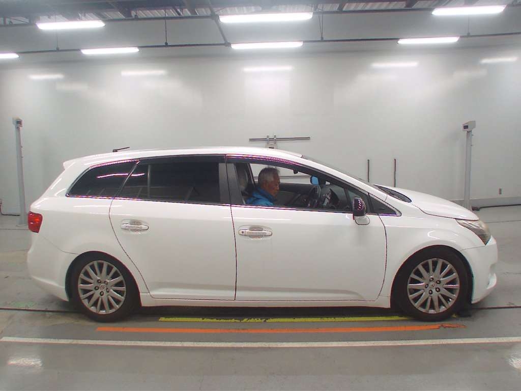TOYOTA AVENSIS