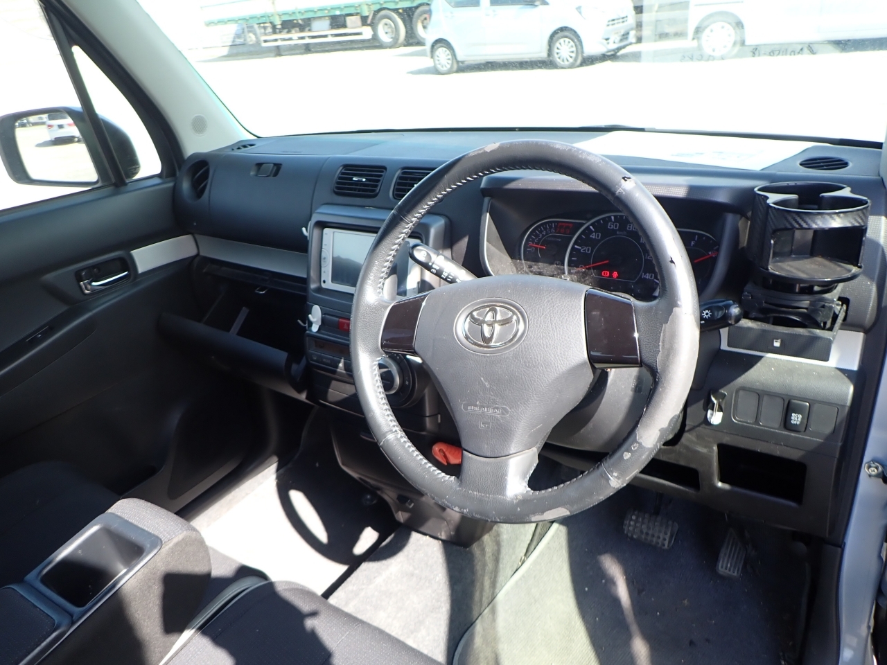 TOYOTA PIXIS SPACE