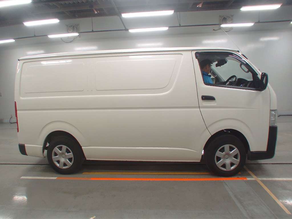 TOYOTA REGIUS ACE