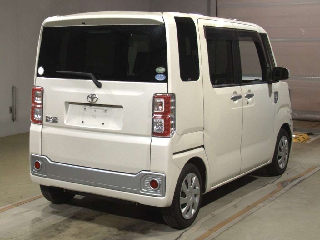 TOYOTA PIXIS MEGA