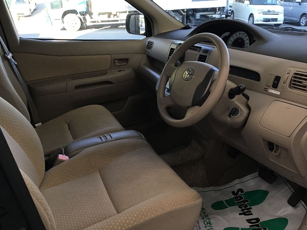 TOYOTA RAUM