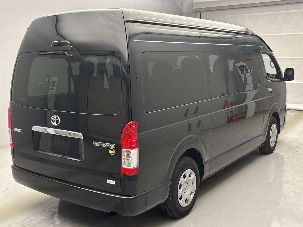 TOYOTA HIACE
