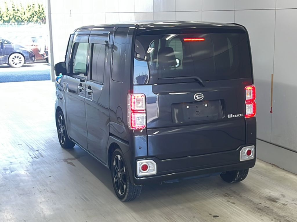 DAIHATSU WAKE