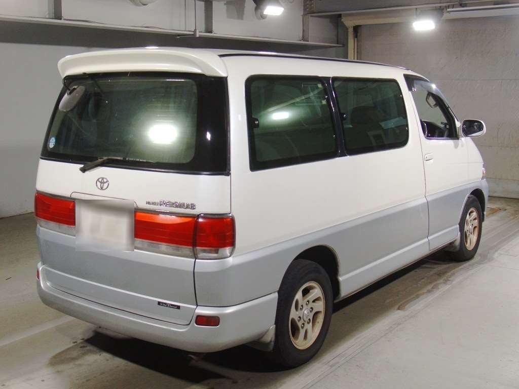 TOYOTA HIACE REGIUS