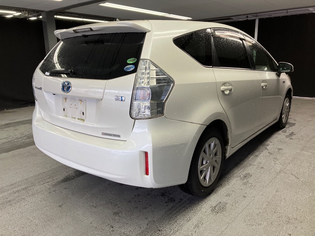 TOYOTA PRIUS ALPHA
