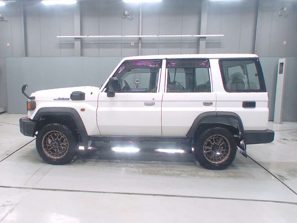 TOYOTA LAND CRUISER