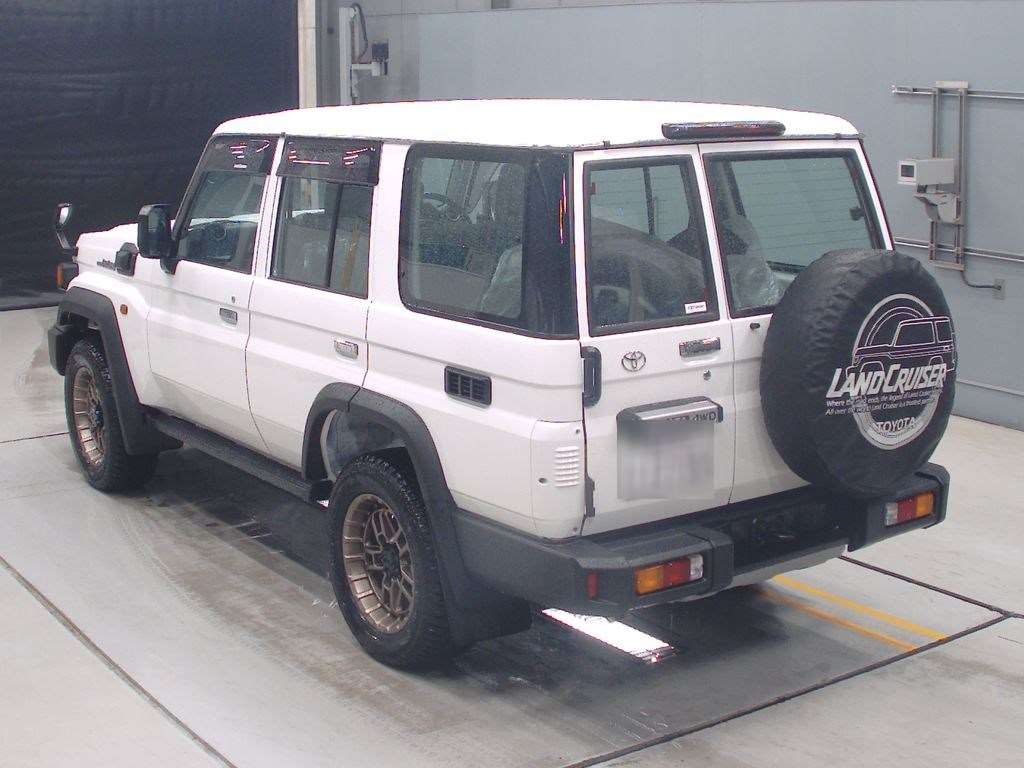 TOYOTA LAND CRUISER