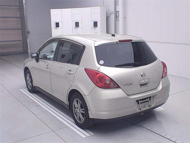 NISSAN TIIDA