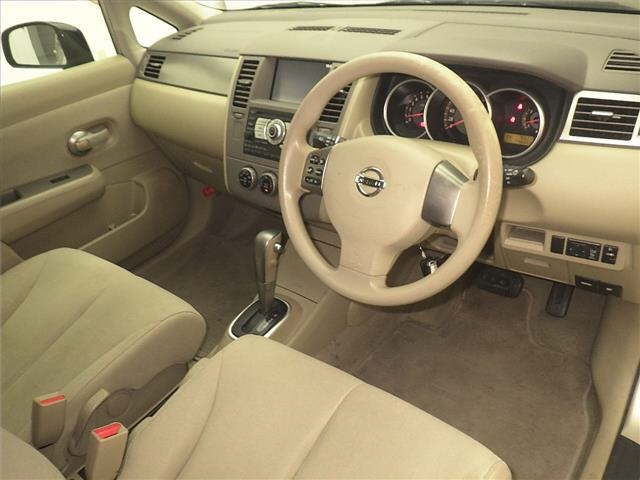 NISSAN TIIDA