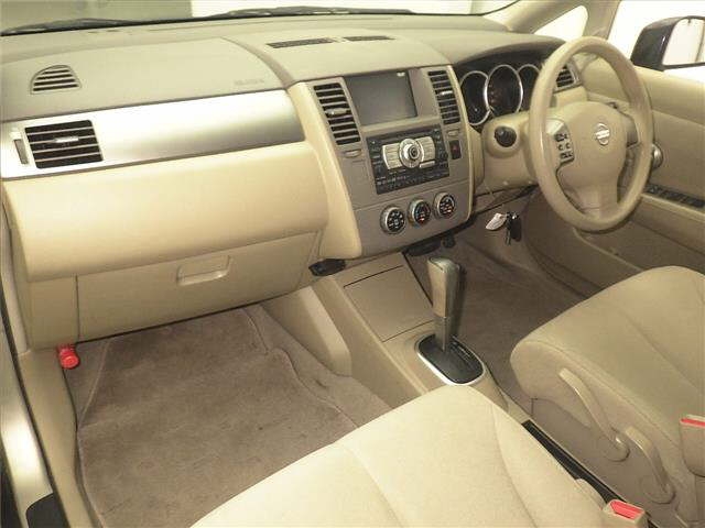 NISSAN TIIDA