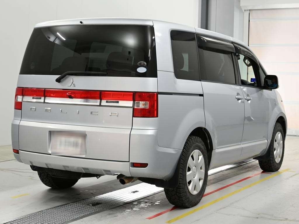 MITSUBISHI DELICA D:5