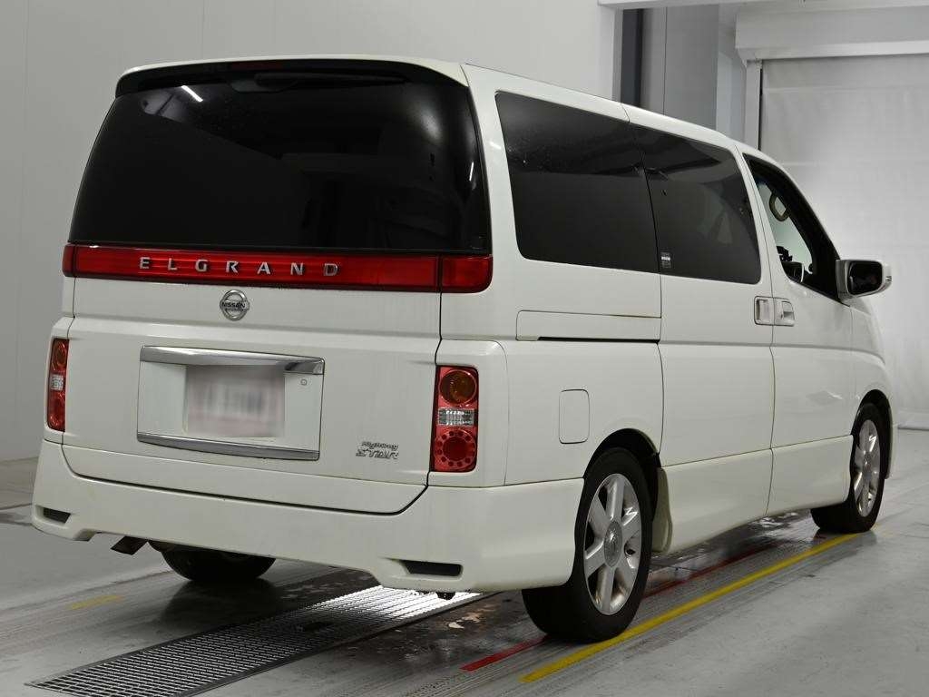 NISSAN ELGRAND