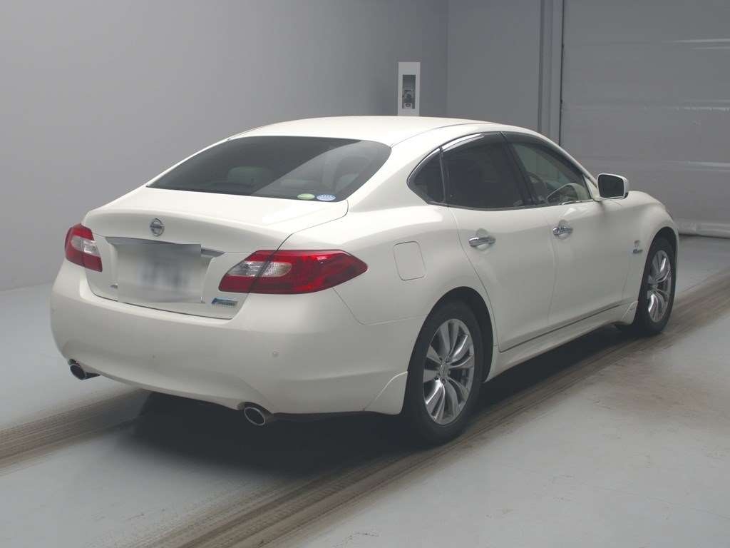 NISSAN FUGA