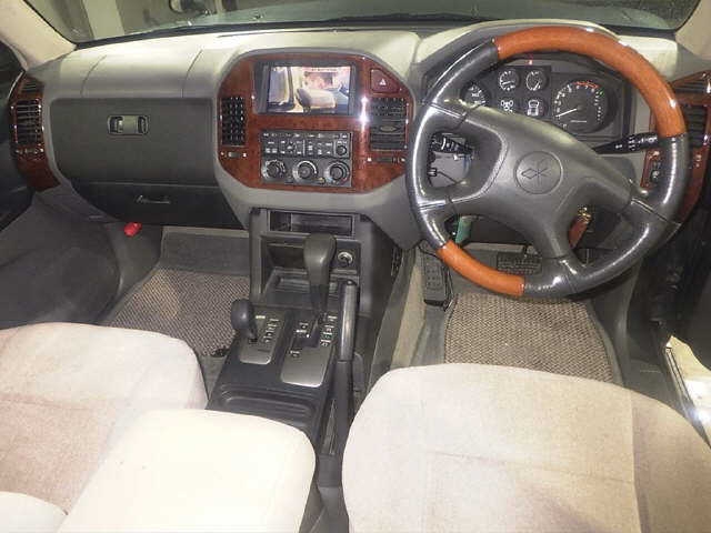 MITSUBISHI PAJERO