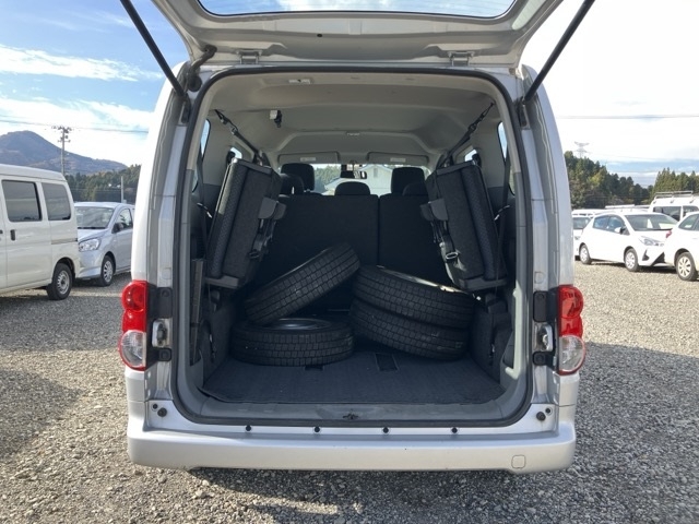 NISSAN NV200