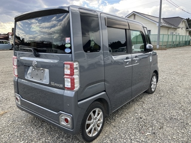DAIHATSU WAKE