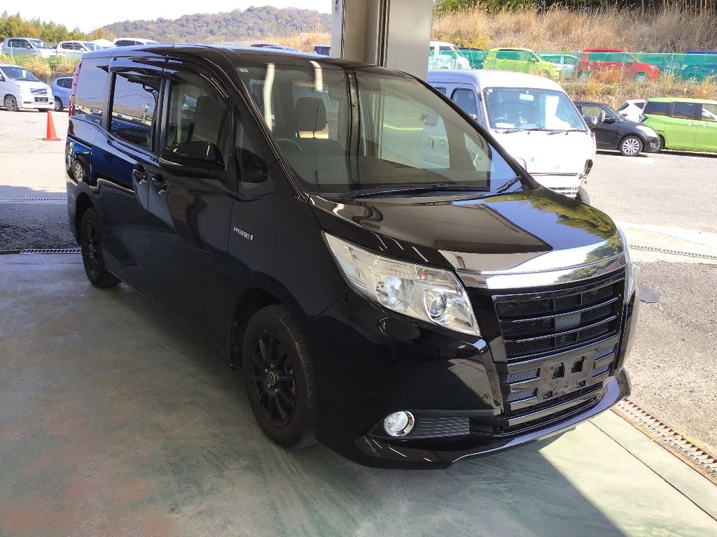TOYOTA NOAH