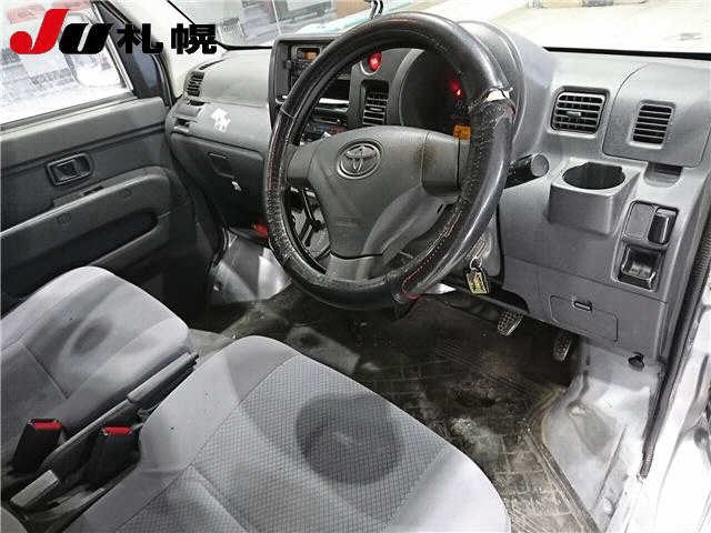 TOYOTA PIXIS VAN