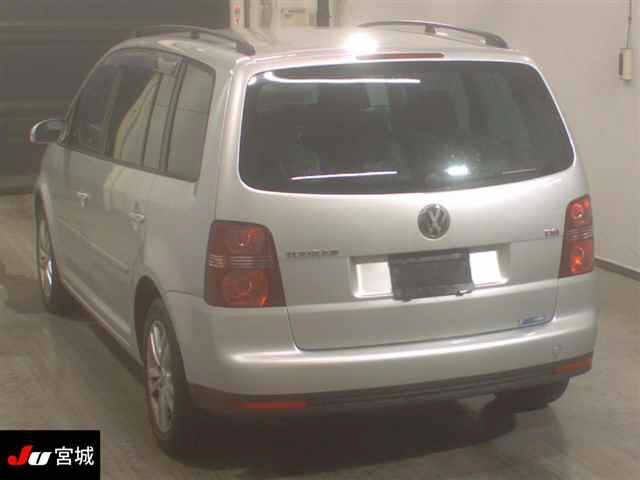 VOLKSWAGEN TOURAN