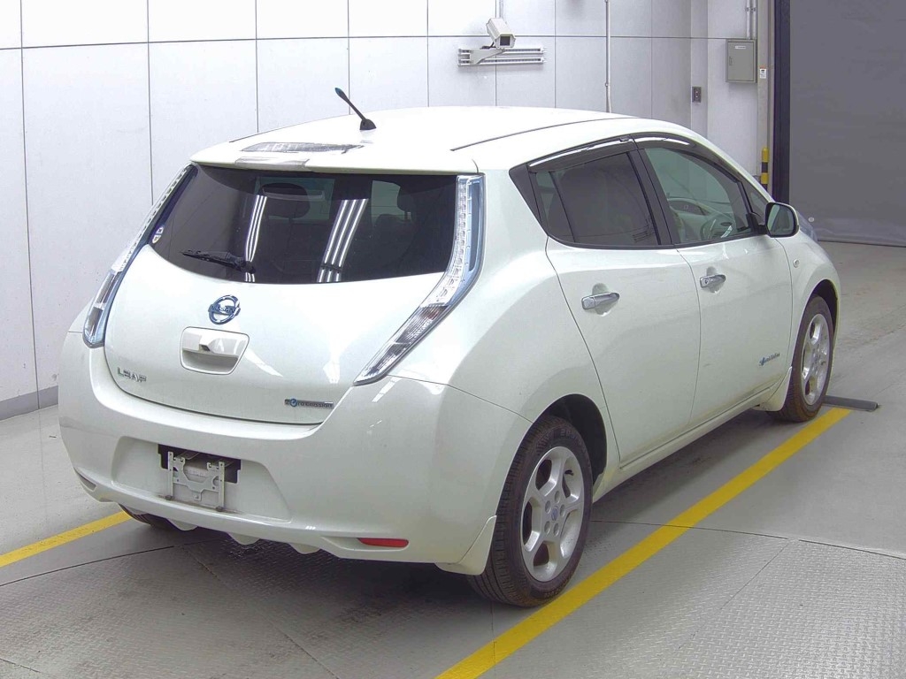 NISSAN LEAF