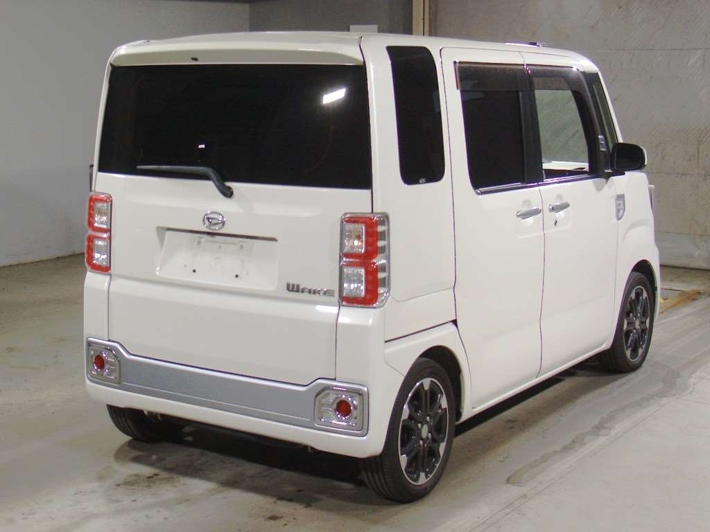 DAIHATSU WAKE