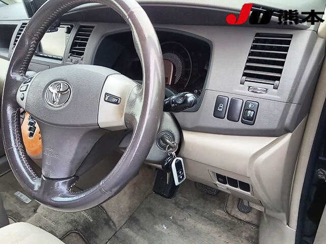 TOYOTA ISIS