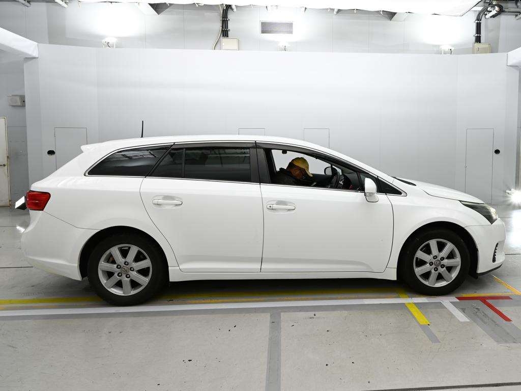 TOYOTA AVENSIS