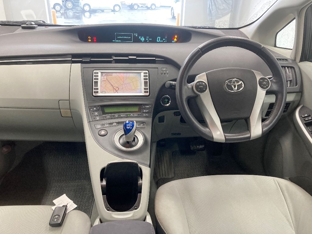 TOYOTA PRIUS