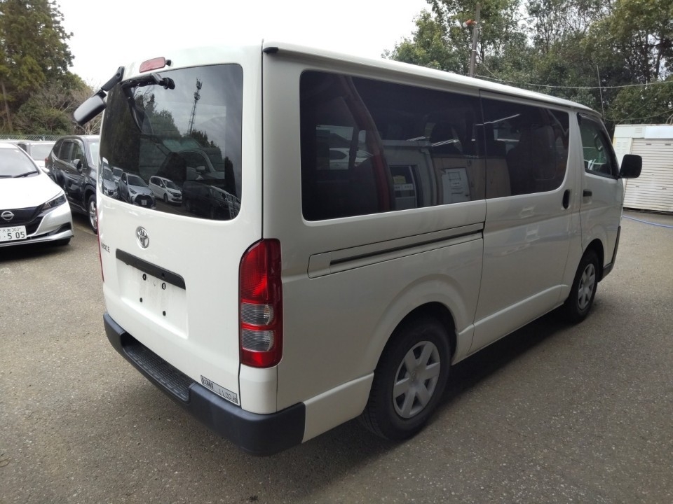 TOYOTA REGIUS ACE