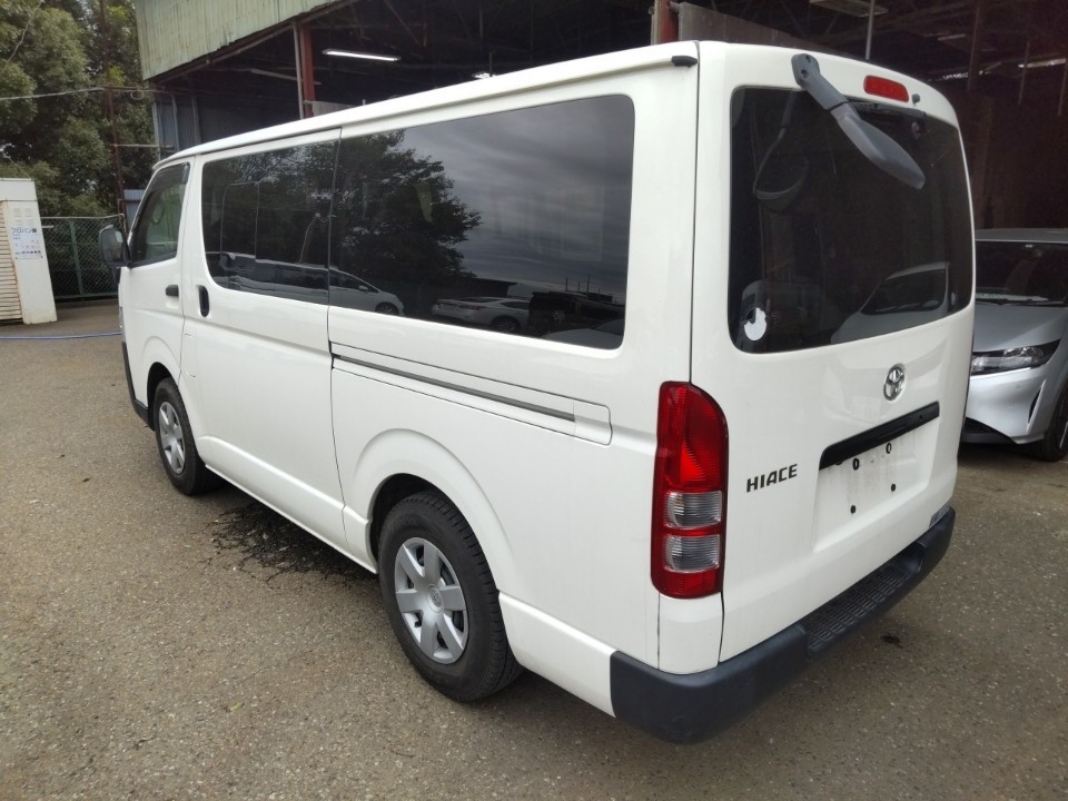 TOYOTA REGIUS ACE
