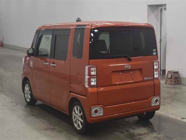 DAIHATSU WAKE