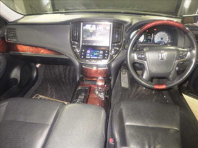 TOYOTA CROWN MAJESTA