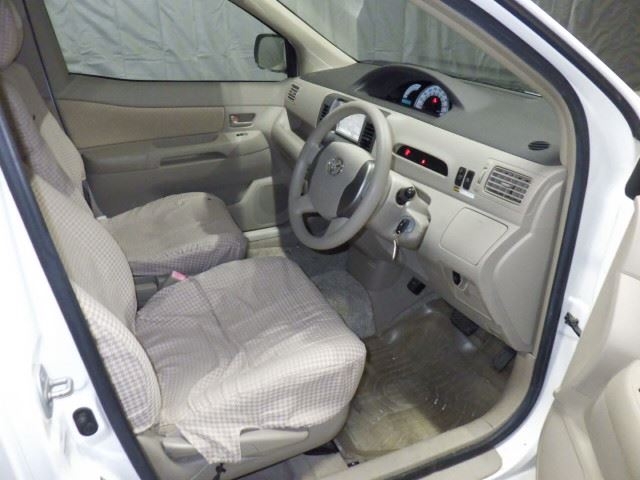 TOYOTA RAUM