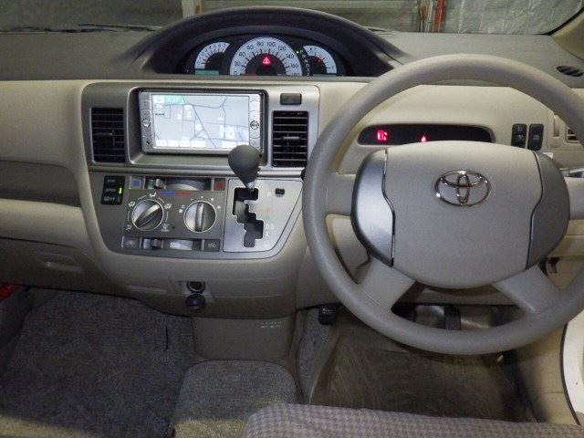 TOYOTA RAUM
